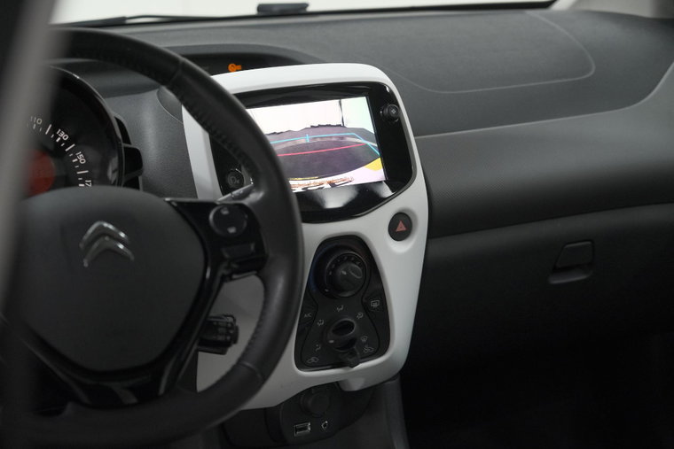 Vehicle Image 25