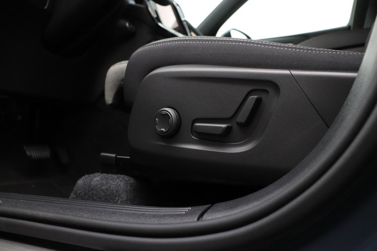 Vehicle Image 40
