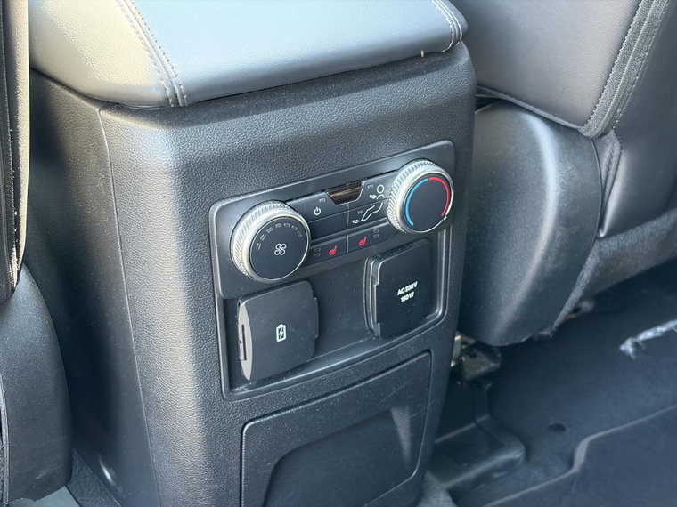 Vehicle Image 25