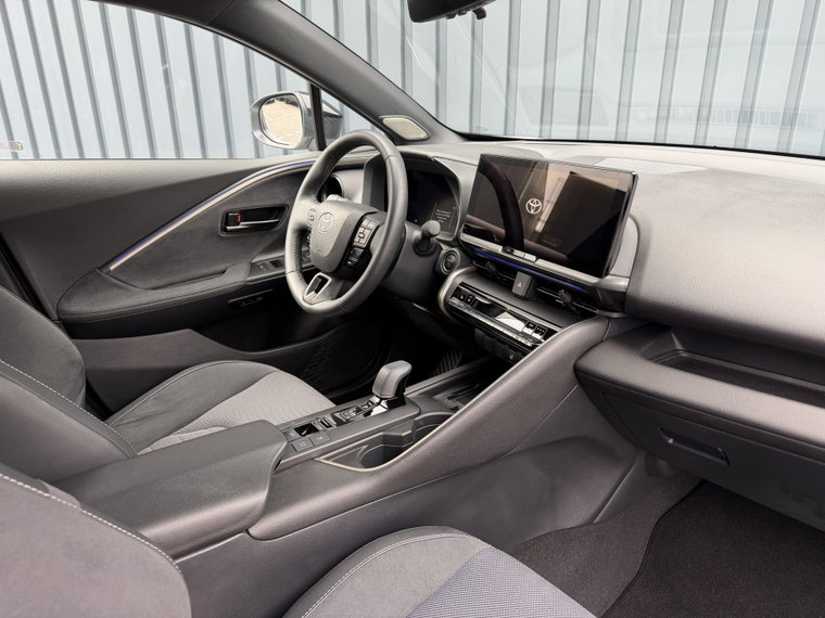 Vehicle Image 16