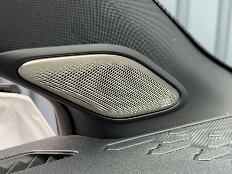 Vehicle Image 38