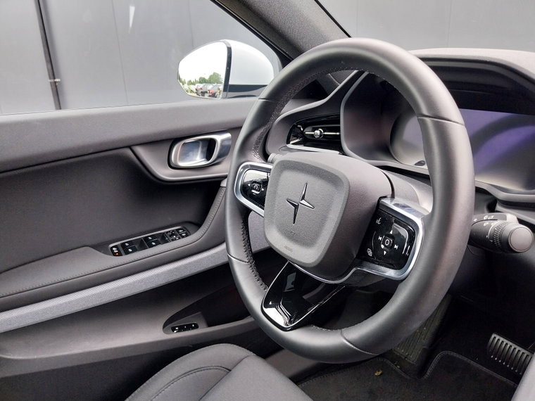 Vehicle Image 32