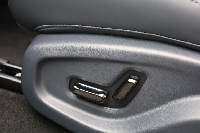 Vehicle Image 17