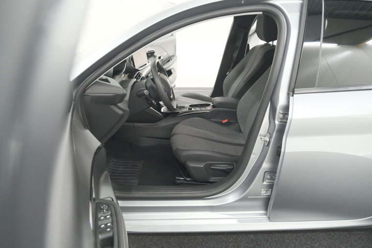 Vehicle Image 23