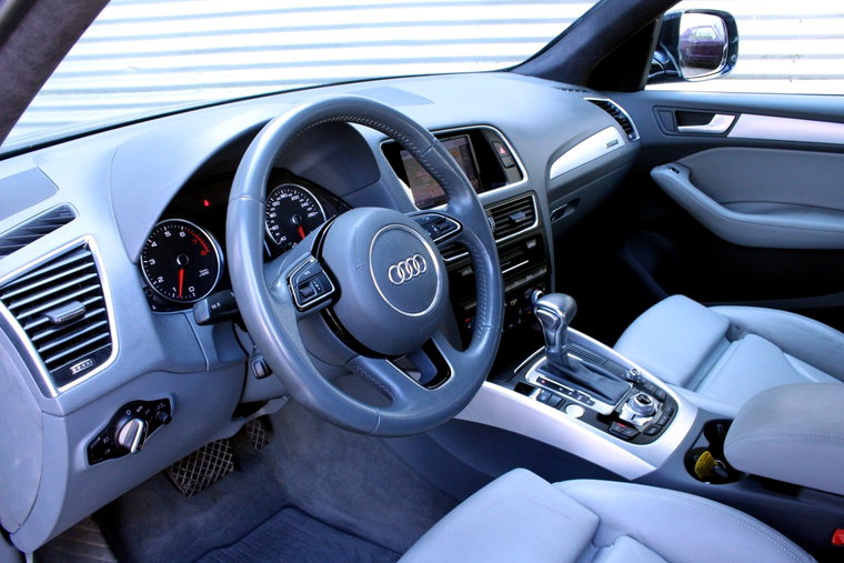 Vehicle Image 10