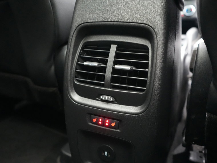 Vehicle Image 26
