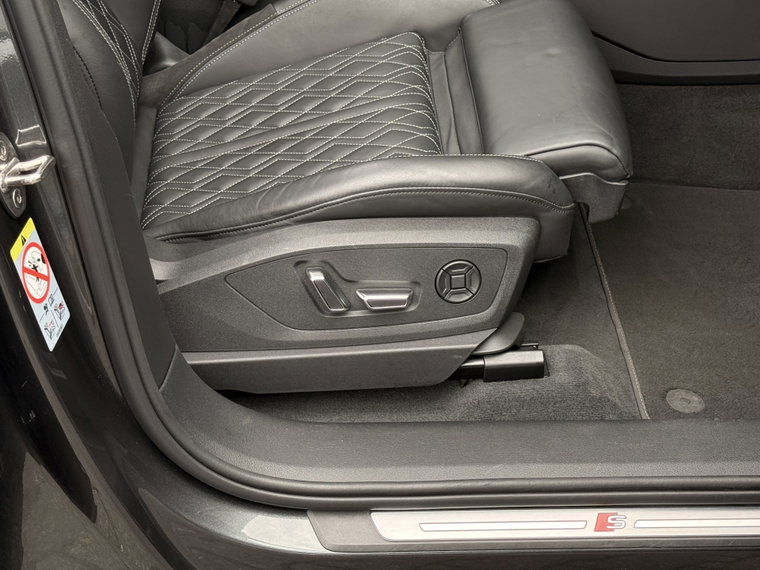 Vehicle Image 60