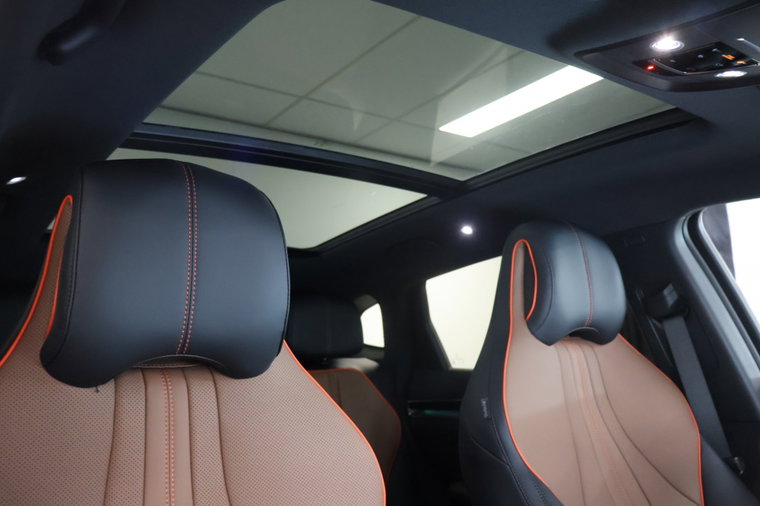Vehicle Image 15