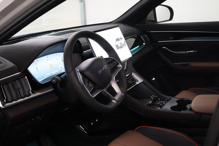 Vehicle Image 7