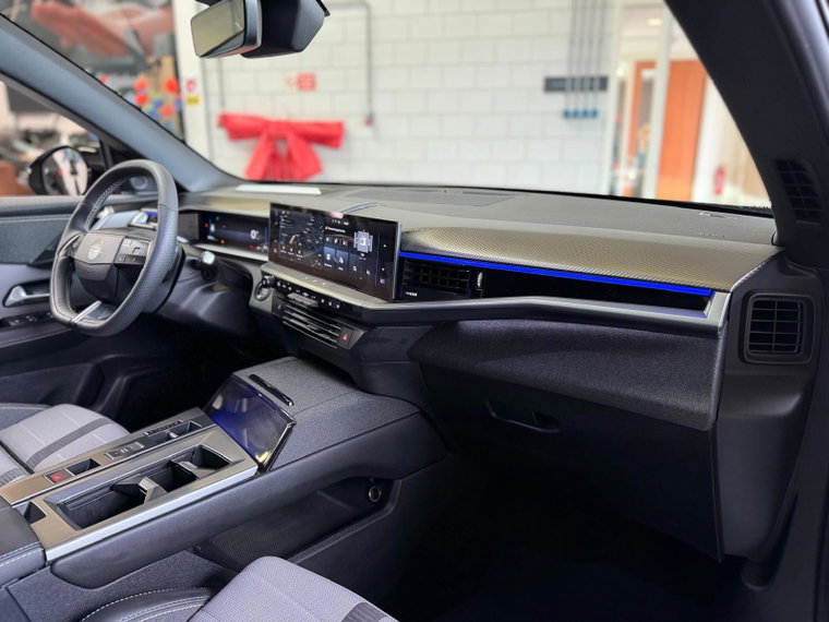 Vehicle Image 32