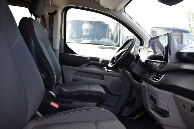 Vehicle Image 25