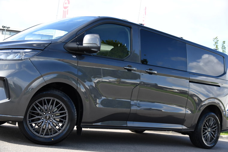 Vehicle Image 9