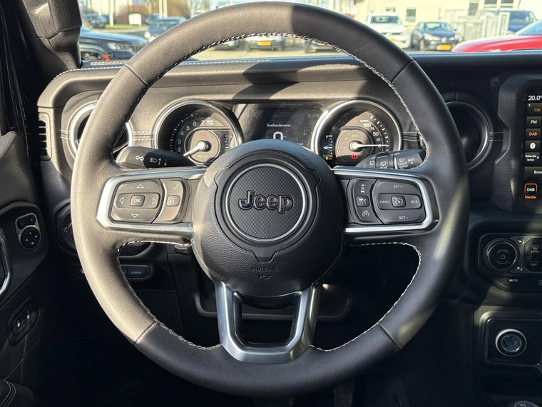 Vehicle Image 24