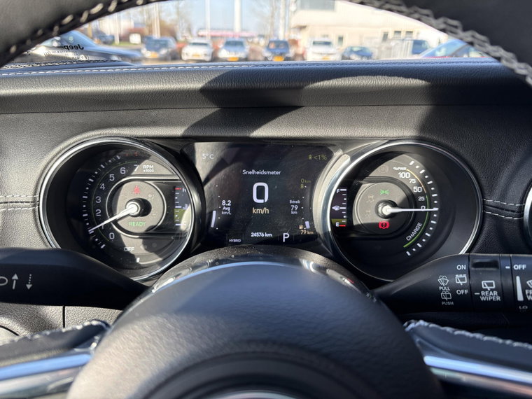 Vehicle Image 25