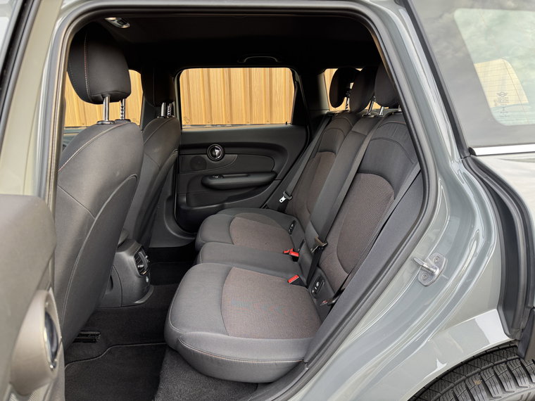 Vehicle Image 24