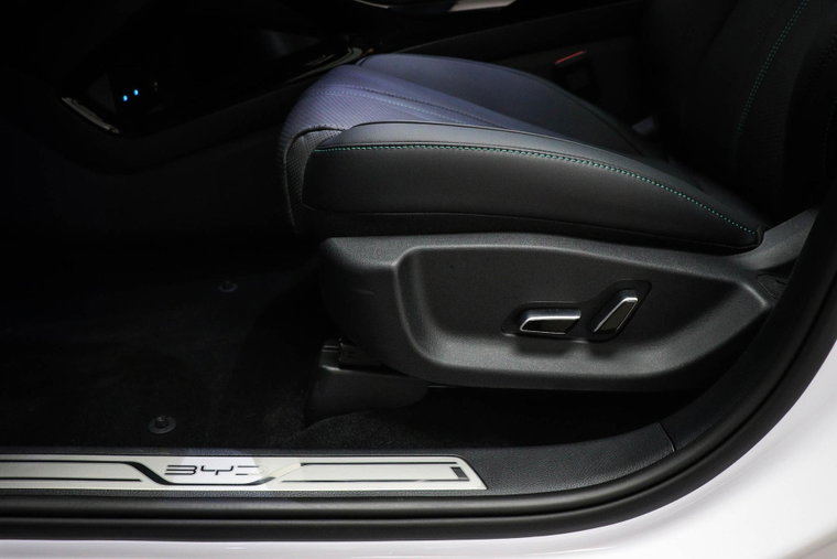 Vehicle Image 33