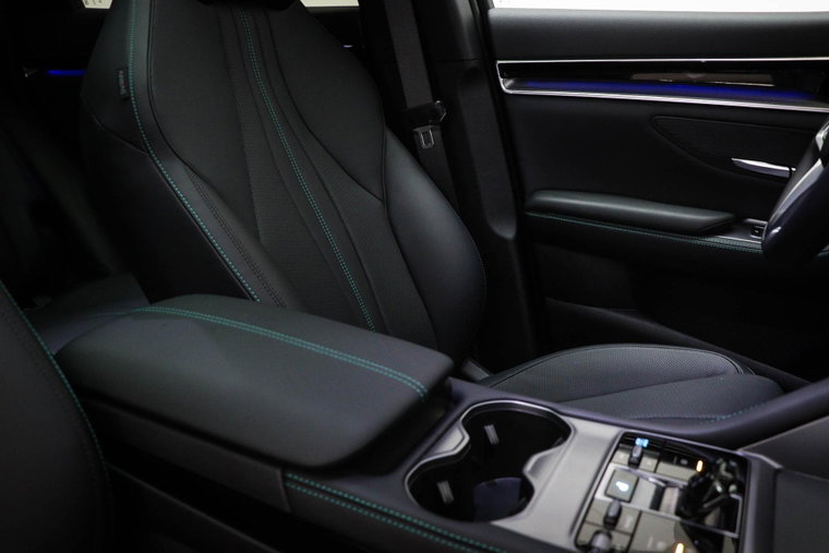 Vehicle Image 11