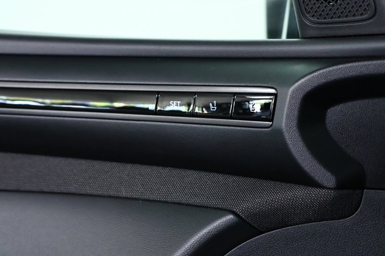 Vehicle Image 28