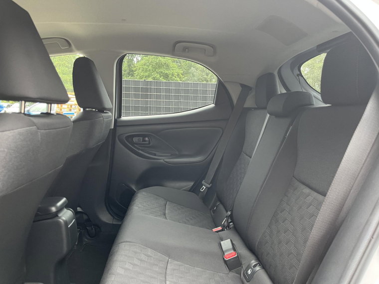 Vehicle Image 16