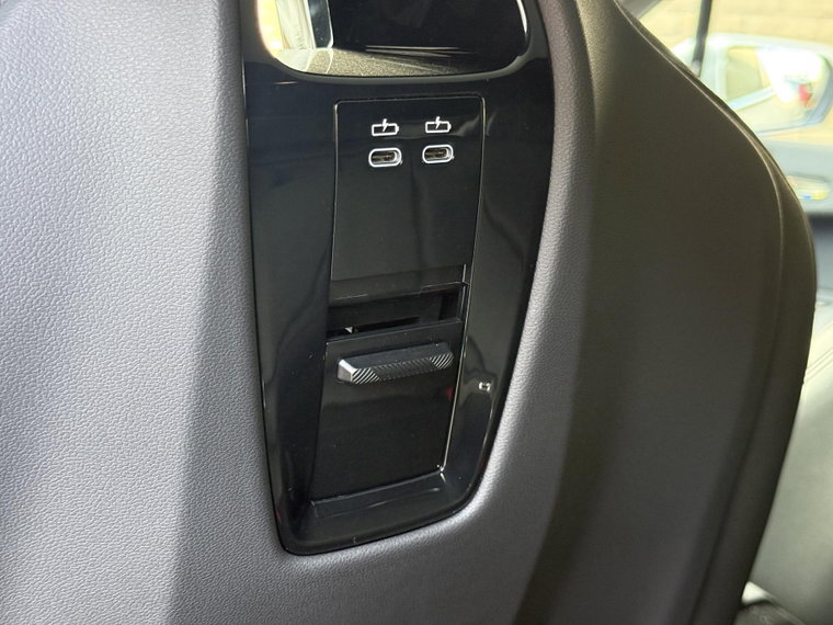 Vehicle Image 33