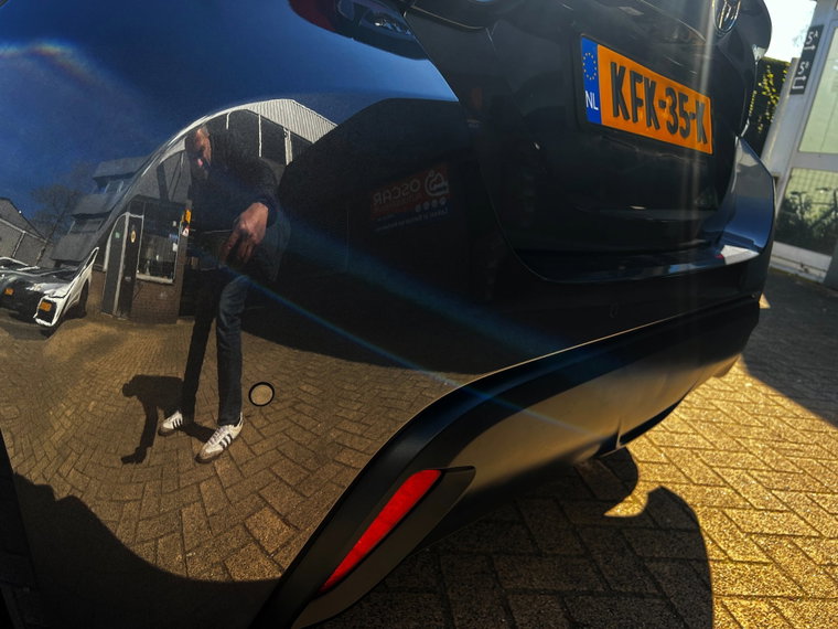 Vehicle Image 22