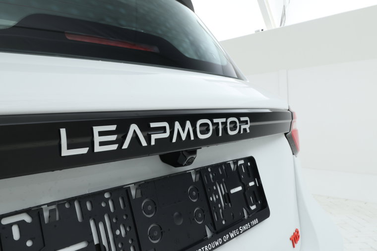 Vehicle Image 10