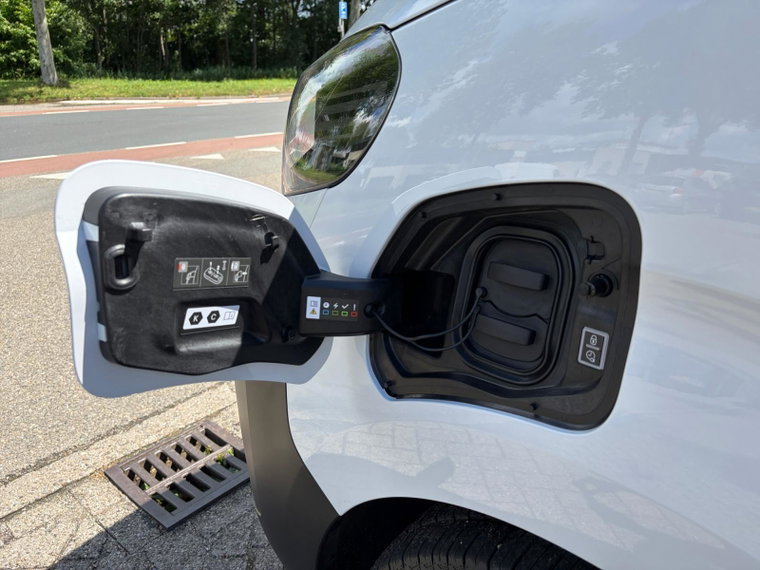 Vehicle Image 17