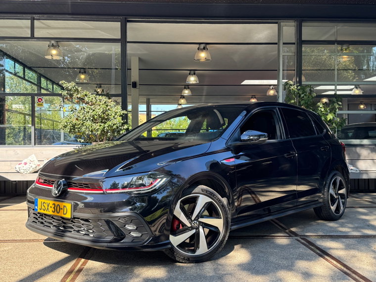 Vehicle Image 32