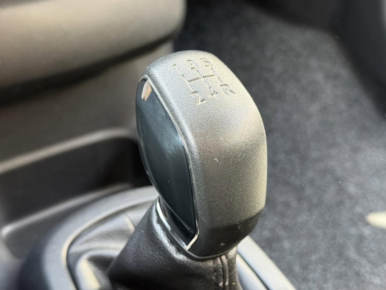 Vehicle Image 32