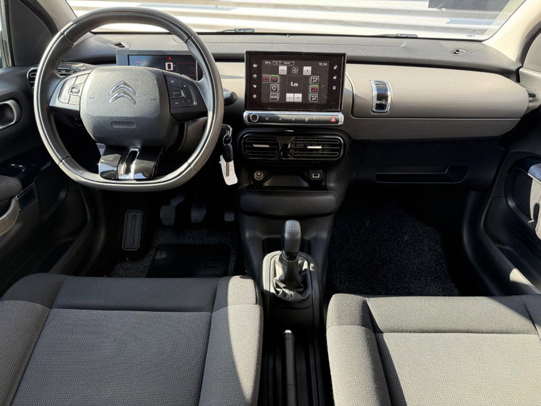 Vehicle Image 10