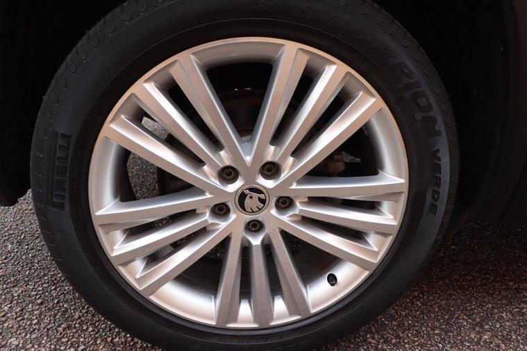 Vehicle Image 25