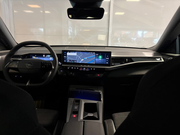 Vehicle Image 25