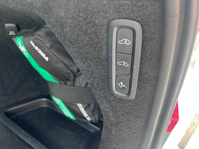 Vehicle Image 28