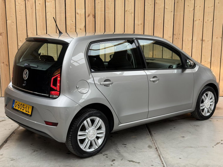 Vehicle Image 32