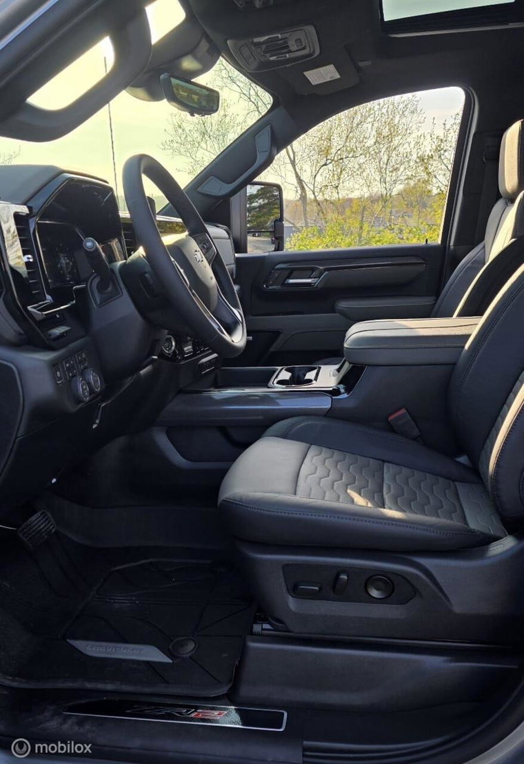 Vehicle Image 21