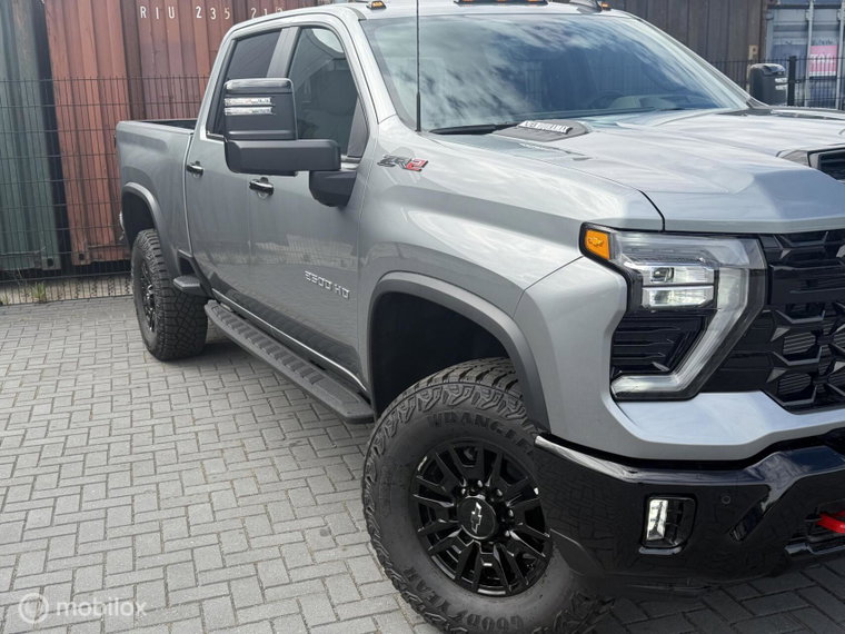 Vehicle Image 11