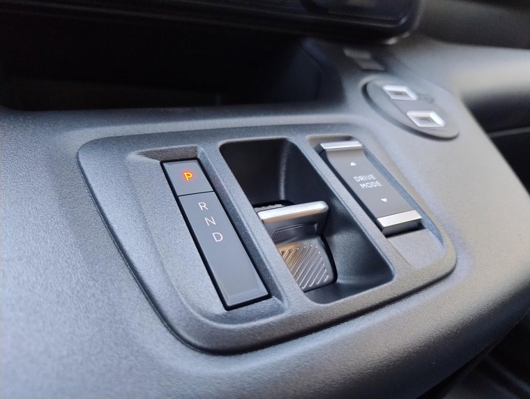 Vehicle Image 32