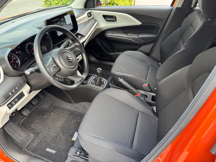 Vehicle Image 16