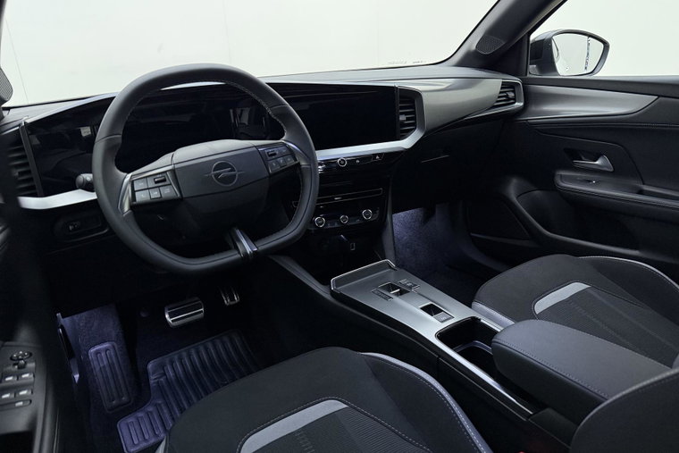 Vehicle Image 16