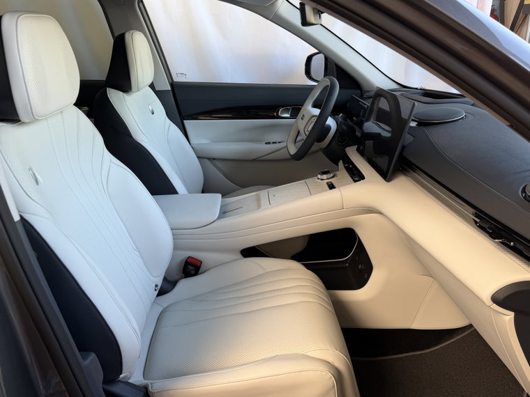 Vehicle Image 35
