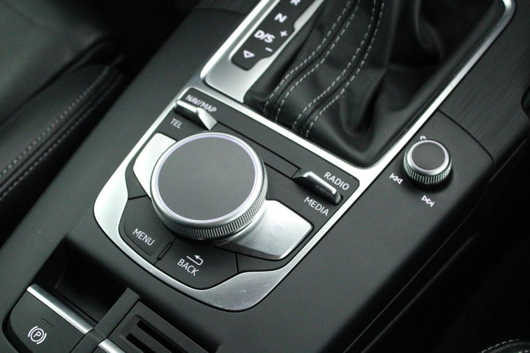 Vehicle Image 32