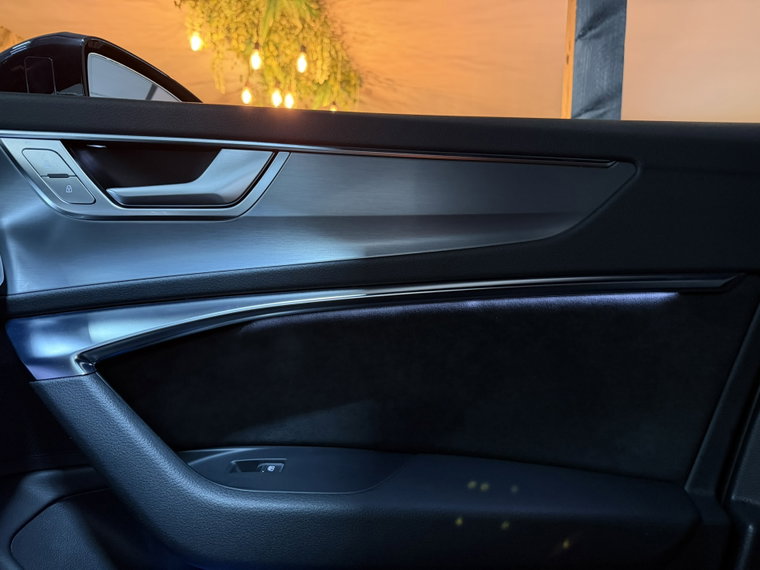 Vehicle Image 32