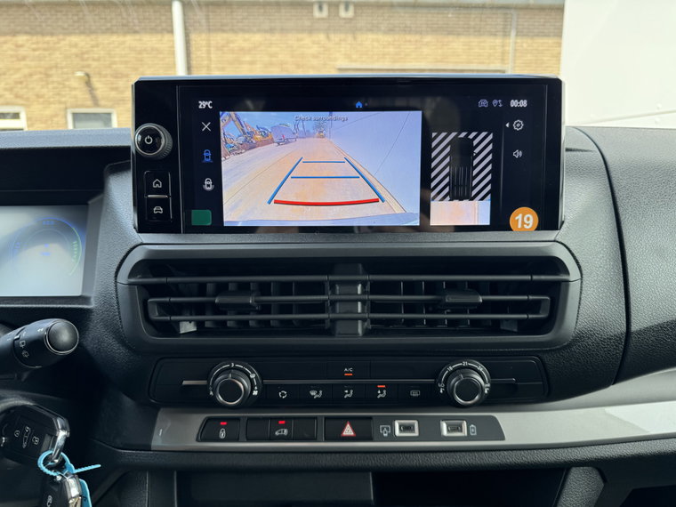 Vehicle Image 19