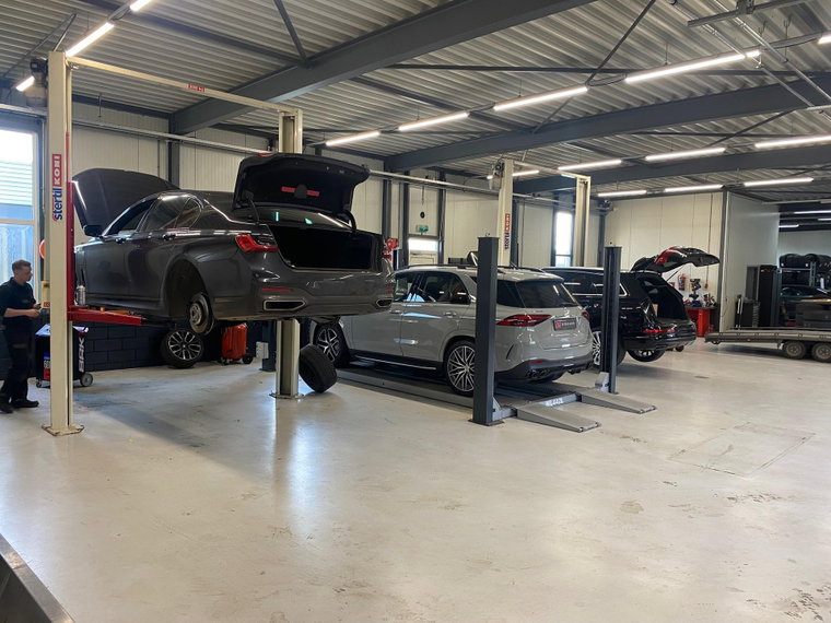 Vehicle Image 12