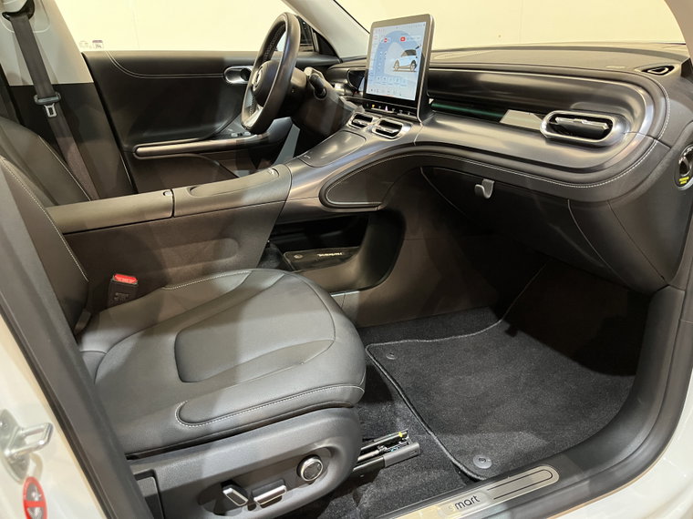 Vehicle Image 32