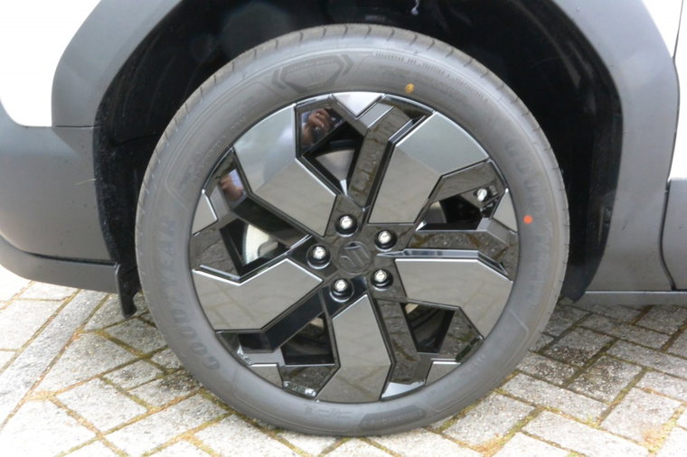 Vehicle Image 17