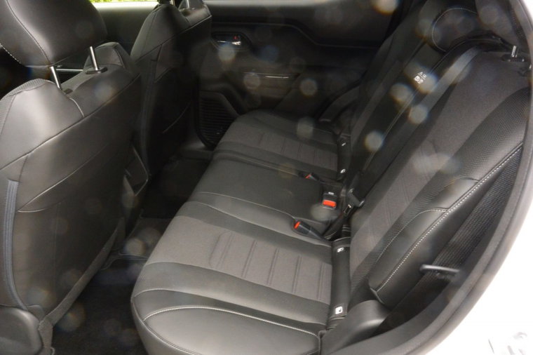Vehicle Image 25