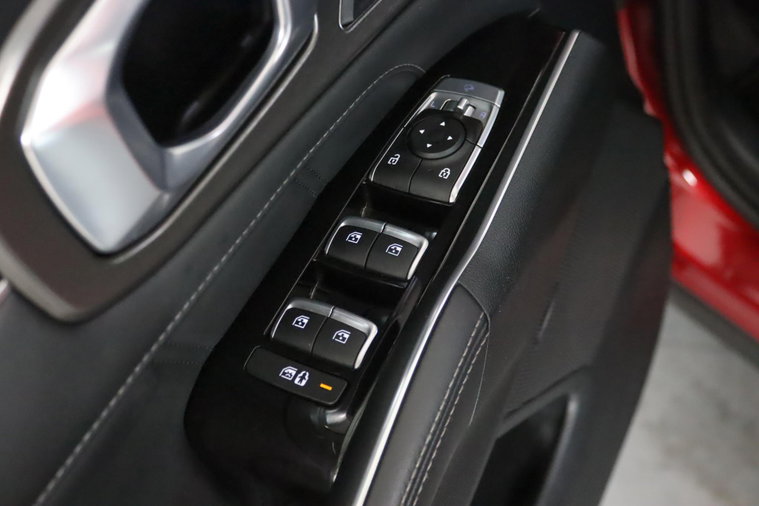 Vehicle Image 25