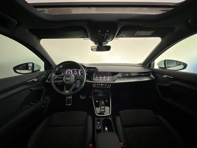 Vehicle Image 32