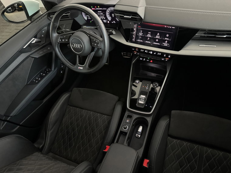 Vehicle Image 33